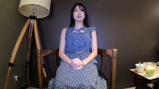 妹妹双手被绑着被吊起来已经流泪还是照干不误
